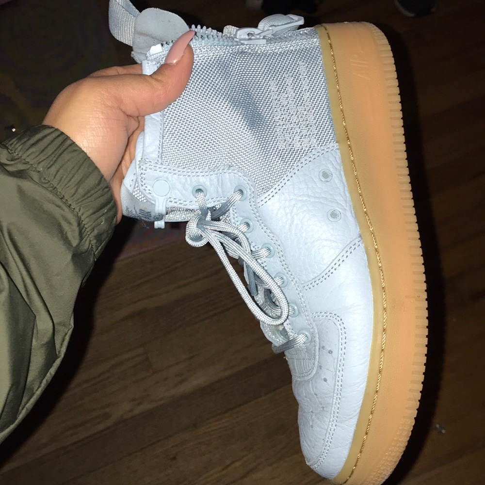 Nike airs baby blue size 5 in boys wore 2 times